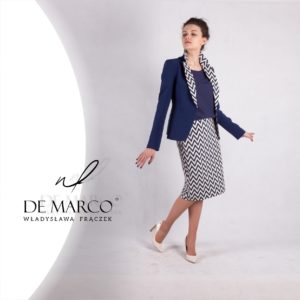 Żakardowy kostium damki idealny na ważne spotkania, delegację, wykłady. Wizytowa i biznesowa odzież damska dostępna w Salonie Mody De Marco.