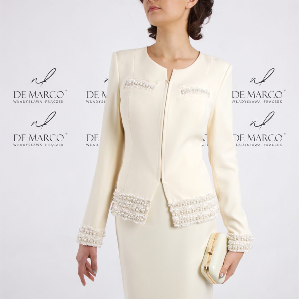 Elegancki kostium damski. Klasyczna garsonka Chanel w interpretacji De Marco