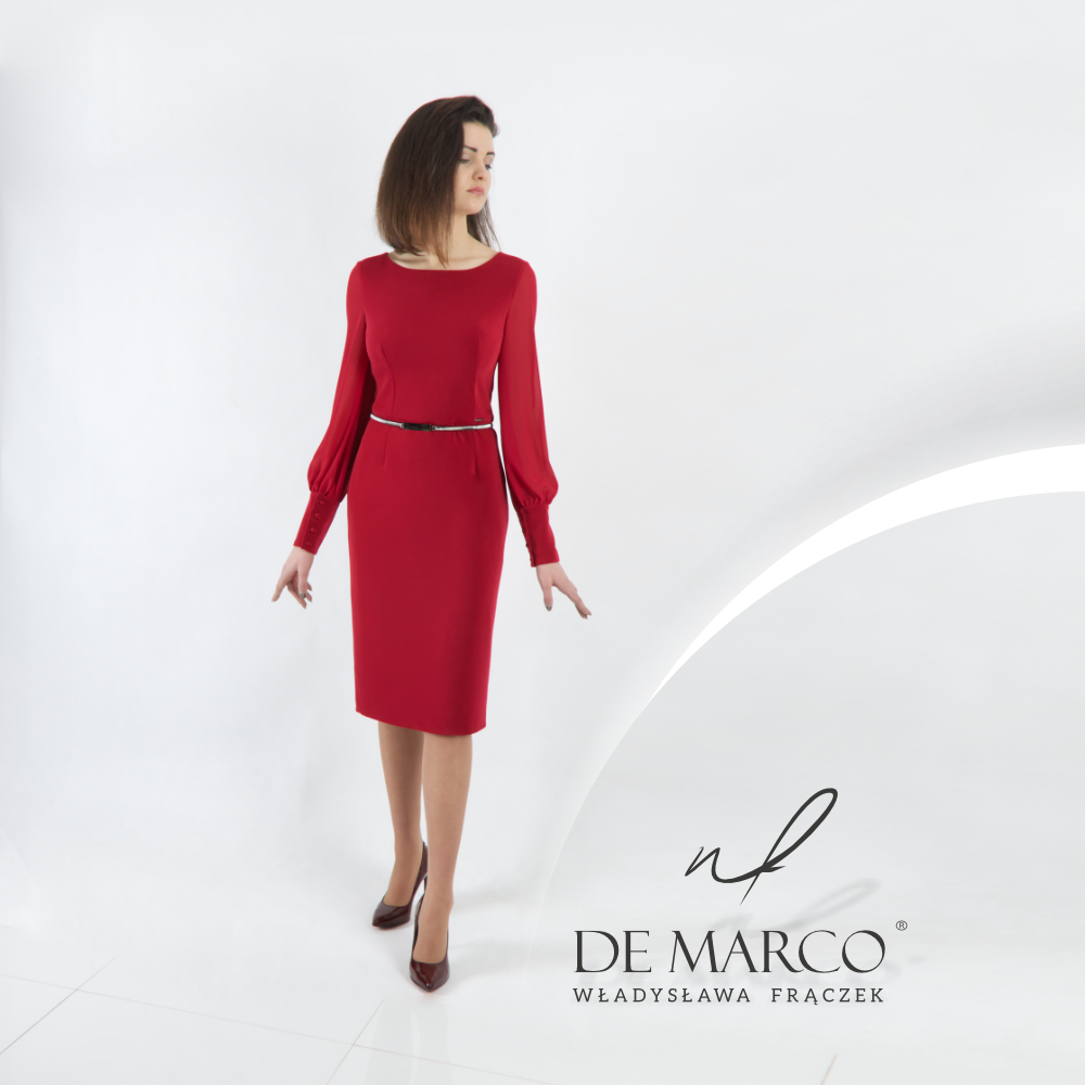 Elegancka wizytowa sukienka z rękawami szyta na miarę w De Marco. Najmodniejsze bordowe sukienki.