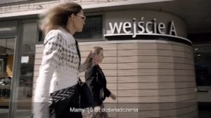 Ekskluzywne płaszcze do sukienki. Anna Bufnal w eleganckim płaszczyku z De Marco. Ekskluzywne płaszcze do sukienki