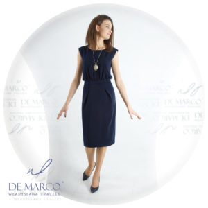 Biznesowa sukienka projektowana w Salonie Mody De Marco
