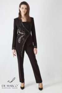 Ekskluzywne garnitury damskie, najmodniejsze stylizacje dla eleganckich kobiet z charakterem.