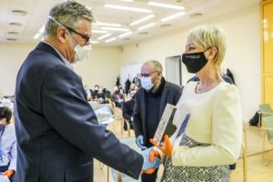 Iwona Gibas polski polityk podczas wręczenia nagrody dla architektów.