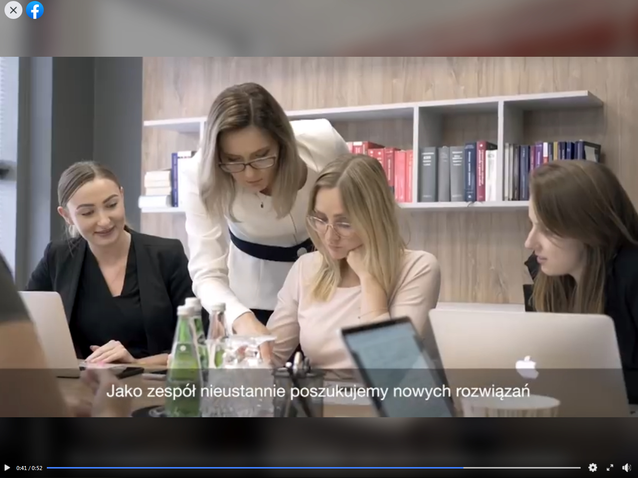 Gdzie ubierają się politycy, kobiety sukcesu i bizneswomen? Pani Anna Bufnal w eleganckiej garsonce z De Marco.