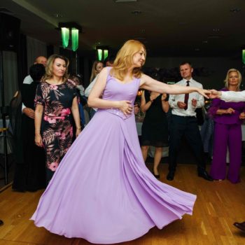 Wie kleidet man sich für eine Hochzeit in den 50ern? Elegante Kleider für 40-Jährige, 50-Jährige, 60-Jährige