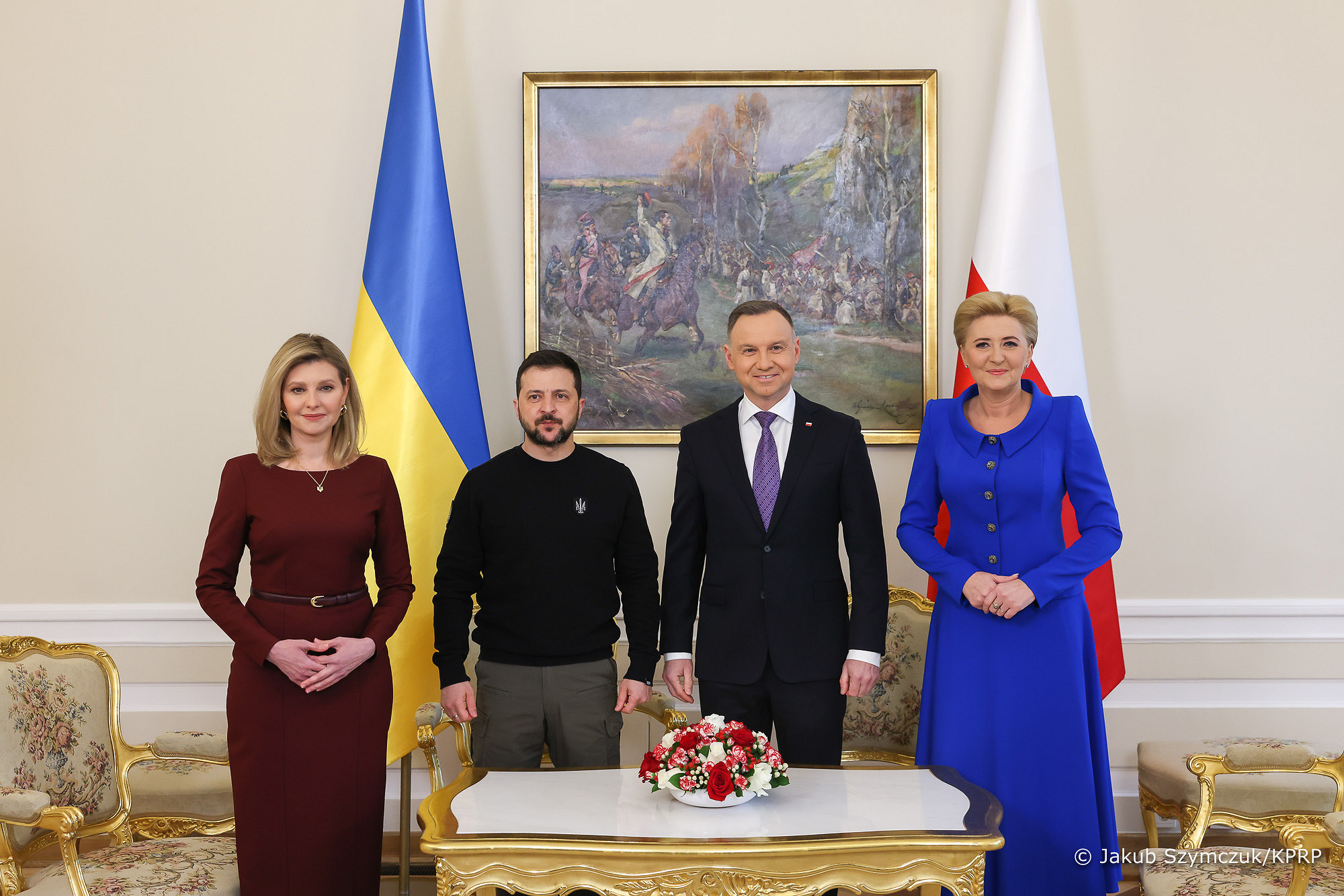 Frau Agata Kornhauser-Duda in einer De Marco-Kreation während des offiziellen Besuchs des ukrainischen Präsidenten in Polen