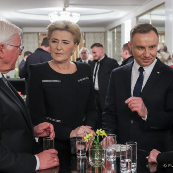 First Lady der Republik Polen in einem De Marco Abendanzug bei einem Konzert