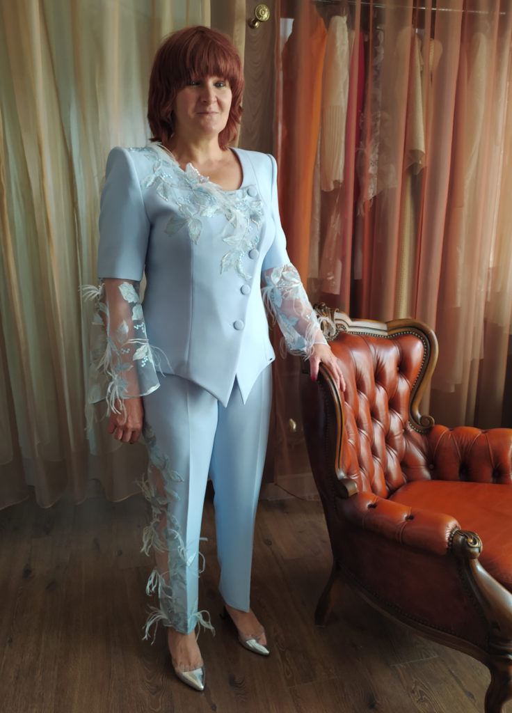 Ekskluzywne garnitury damskie na lato De Marco błękitny komplet ze spodniami dla mamy wesela 
