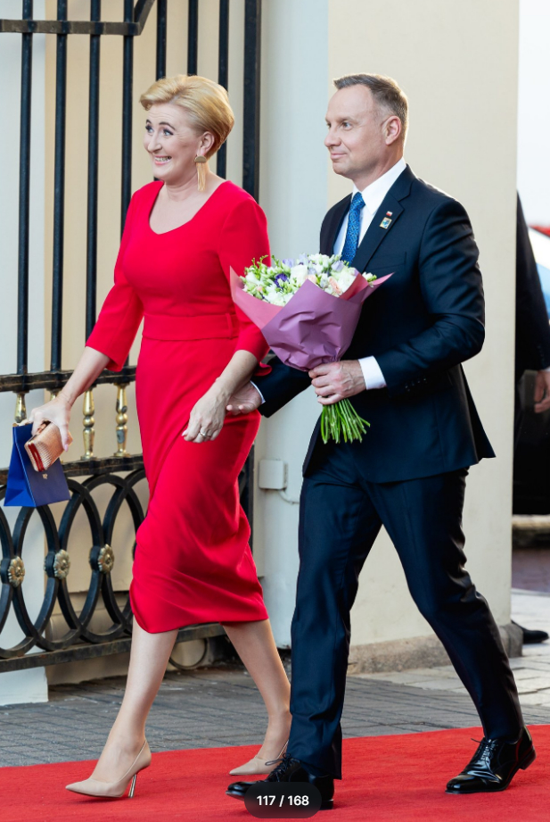 Litewskie media o stylizacji Pierwszej Damy RP Pani Agata Duda w sukience z De Marco.