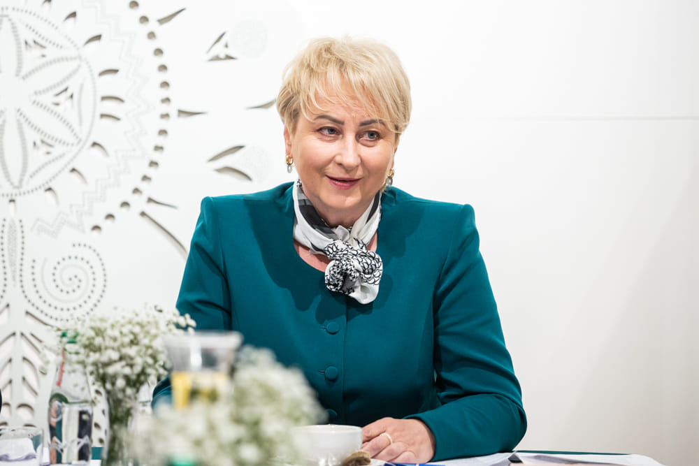 Elegante Damenanzüge und Kostüme für die Arbeit De Marco