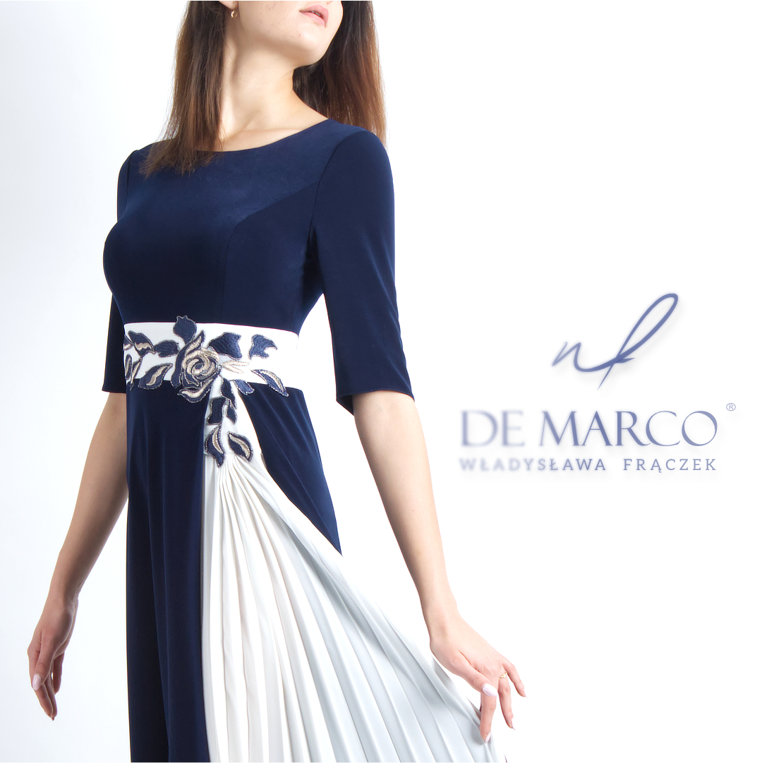 How should the mother of the groom or bride dress for a wedding in October?