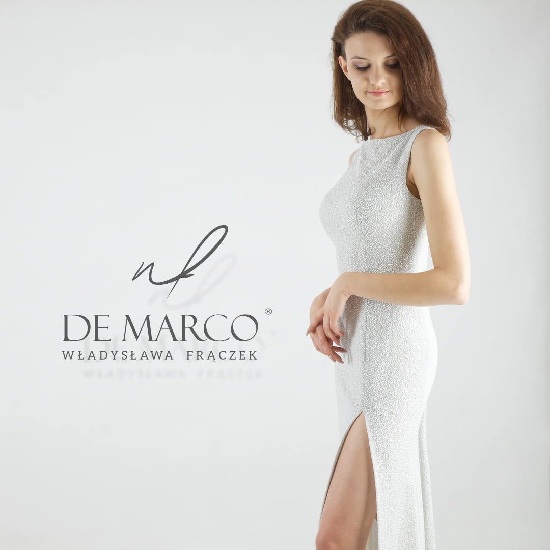 Minimalistyczna suknia rybka z rozcięciem De Marco