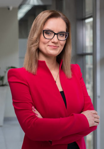 Mecenas Anna Bufnal zaprezentowała się, w przepięknym żakiecie w stylu business professional, z kostiumu De Marco