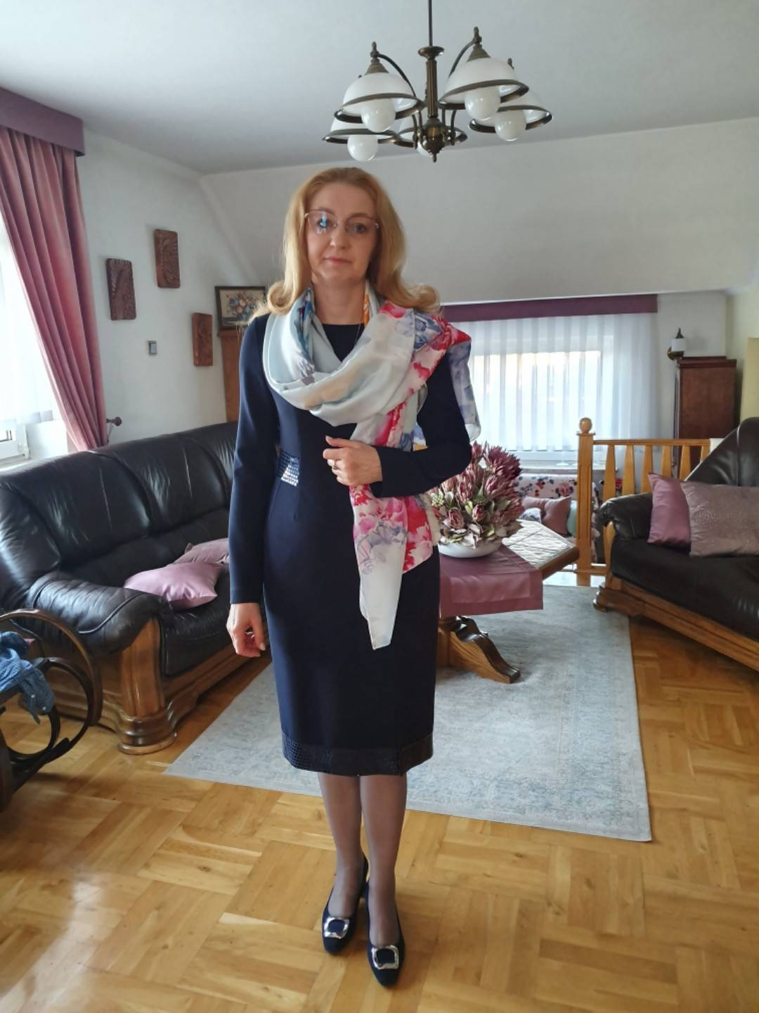 Szanowana polska biznesmenka Pani Agnieszka Malinowska w eleganckiej sukience szytej na miarę w De Marco