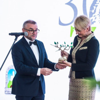 Najmodniejsze stylizacje wieczorowe De Marco ekskluzywne garsonki i kostiumy damskie