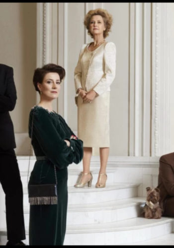 Miło nam poinformować, że jedną z kreacji De Marco, możemy zobaczyć nie tylko w sklepie i w naszym Atelier, ale także na dużym ekranie i na platformie Netflix