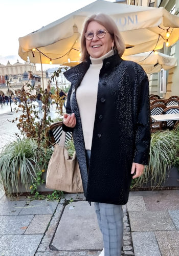 . Na zdjęciu: nasza piękna Klientka Sz.P. Stanisława Jarocka w szytym na zamówienie w Atelier De Marco