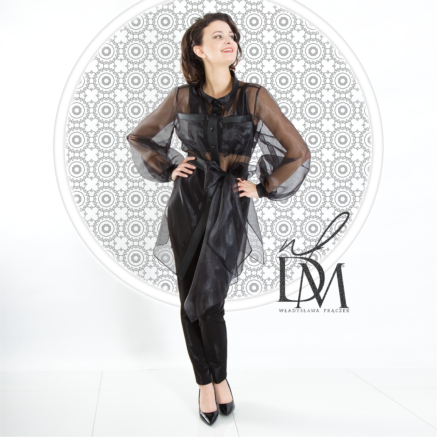 Luxury black total look! Polskie marki slow fashion unikatowe ubrania dla eleganckich kobiet. Najmodniejsze stylizacje dla 30 latki, 40 latki, 50 latki.