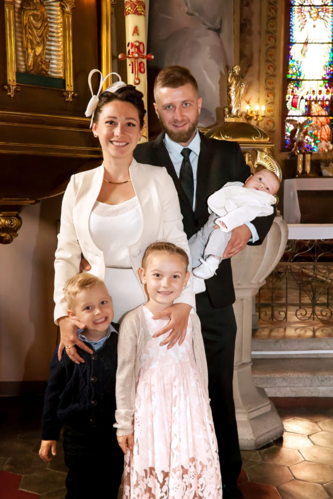 Jak się ubrać na Chrzest Święty? Modna i elegancka stylizacja na chrzciny dla Mamy De Marco eksluzywna polska marka 