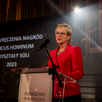 Jak się ubrać na rozdanie nagród? Niezawodne i najmodniejsze marynarki damskie De Marco