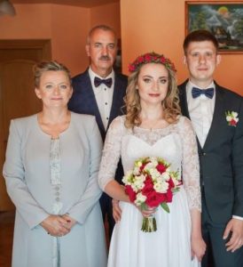 Ekskluzywna sukienka z płaszczykiem idealna dla Mamy Wesela