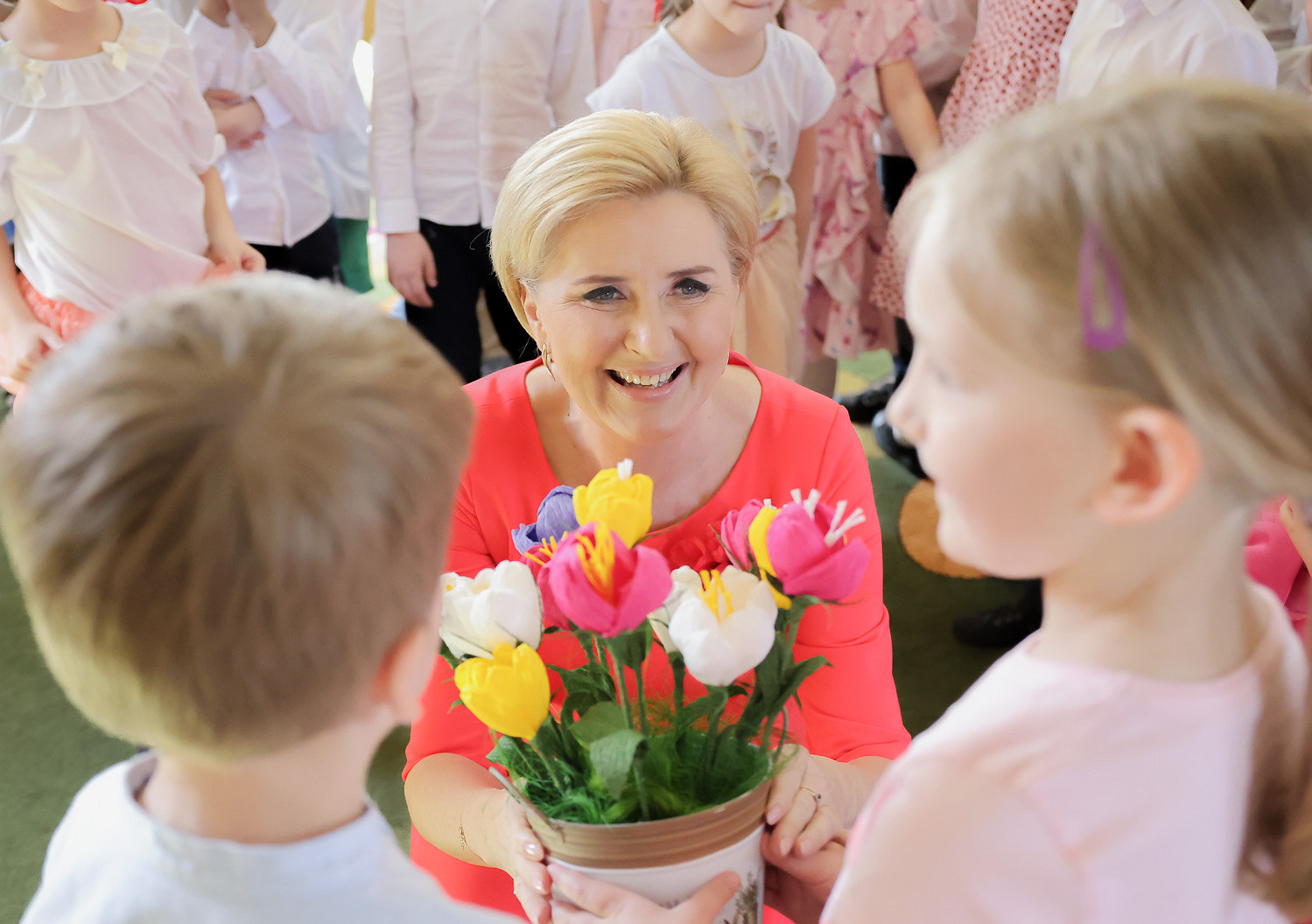 Pani Agata Kornhauser-Duda w modnej wiosennej sukience De Marco. Zobacz jak Pierwsza Dama RP gra kolorem!