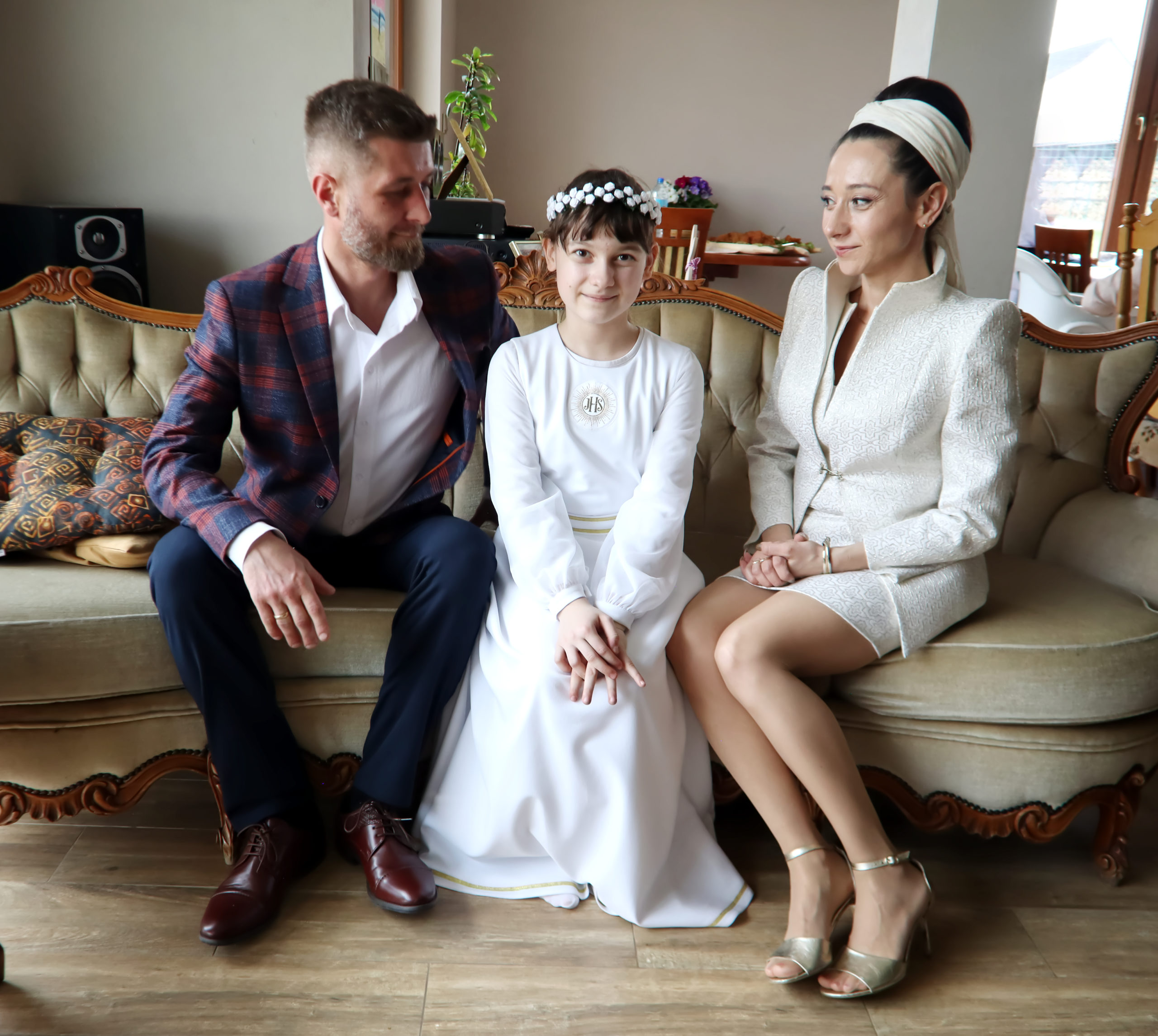 How to dress for your child’s Holy Communion? Elegant First Communion styling for Mum