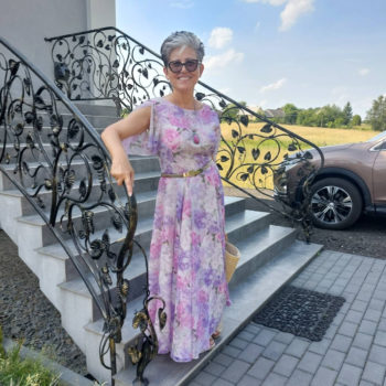 Eleganckie sukienki wiosenne i letnie do pracy. Najmodniejsze kwiatowe sukienki koktajlowe 2024