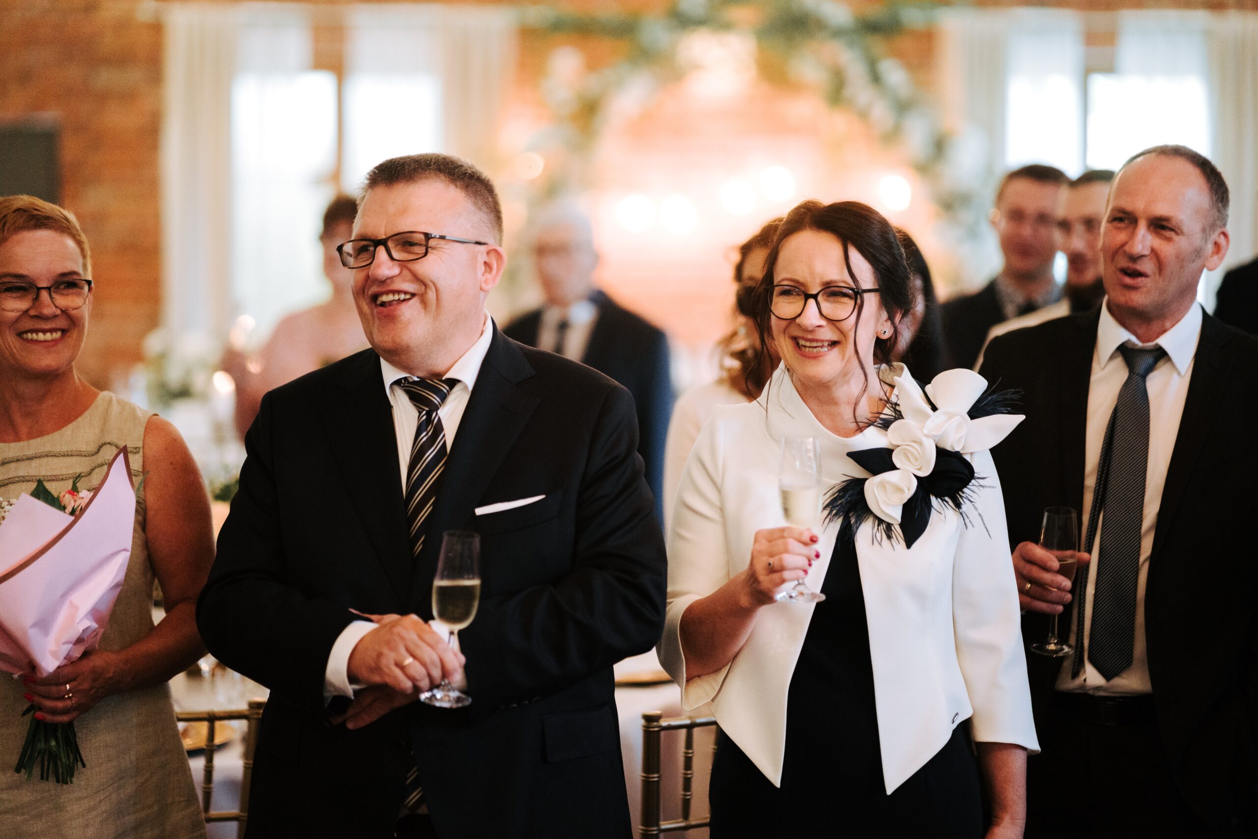 Jak ubrać się na ślub syna lub córki? Sukienki na wesele dla mamy 