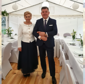 Eleganckie komplety damskie na wesele i komunię szyte na miarę w De Marco