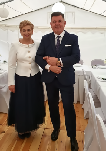 Eleganckie komplety damskie na wesele i komunię szyte na miarę w De Marco