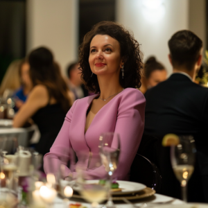 Eleganckie sukienki wizytowe dla mamy i teściowej wesela De Marco szycie na miarę