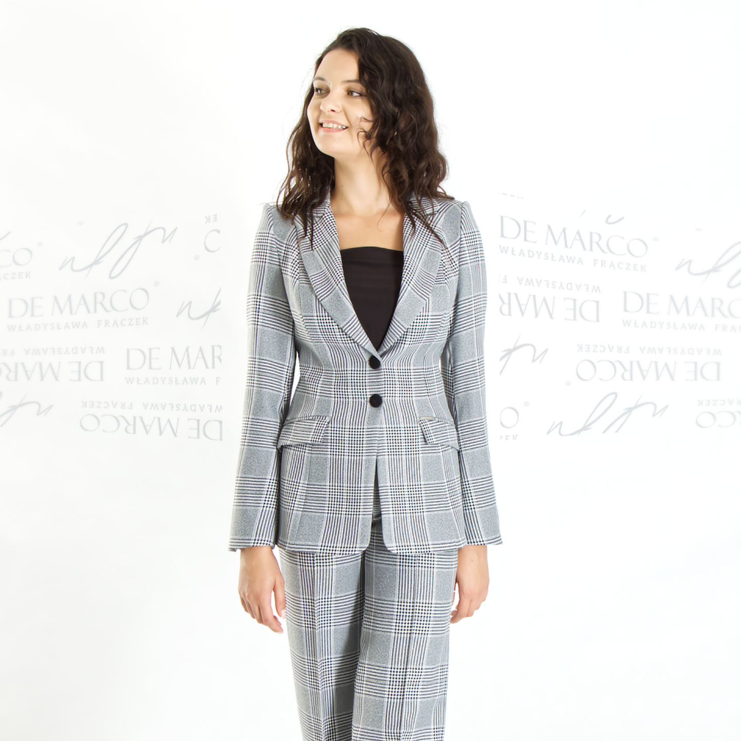 Eleganckie garnitury damskie na jesień: Przewodnik po stylu i elegancji