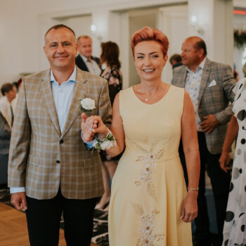 Elegancka haftowana sukienka na wesele dla Mamy. Najpiękniejsze kreacje weselne De Marco