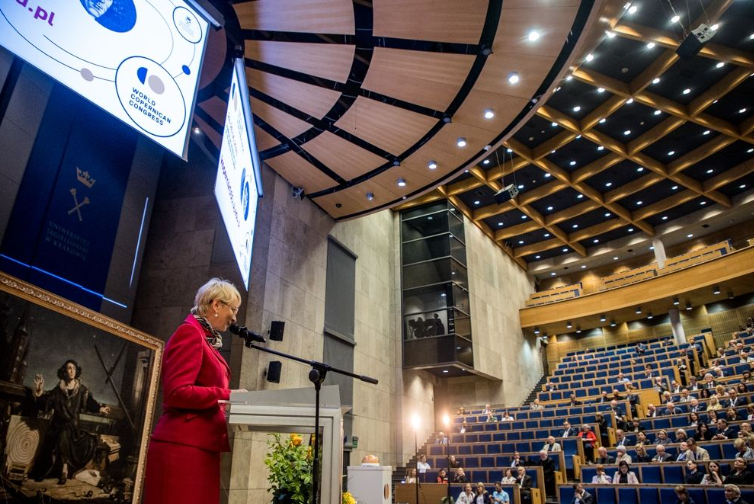 Jak wzbudzić zaufanie podczas wykładów. Profesjonalne ubranie dla prelegenta, wykładowcy, polityka