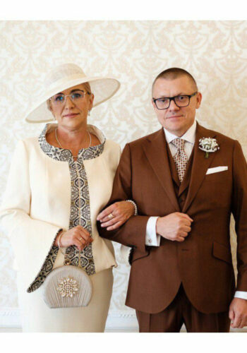Garsonka w stylu old money dla Mamy Wesela