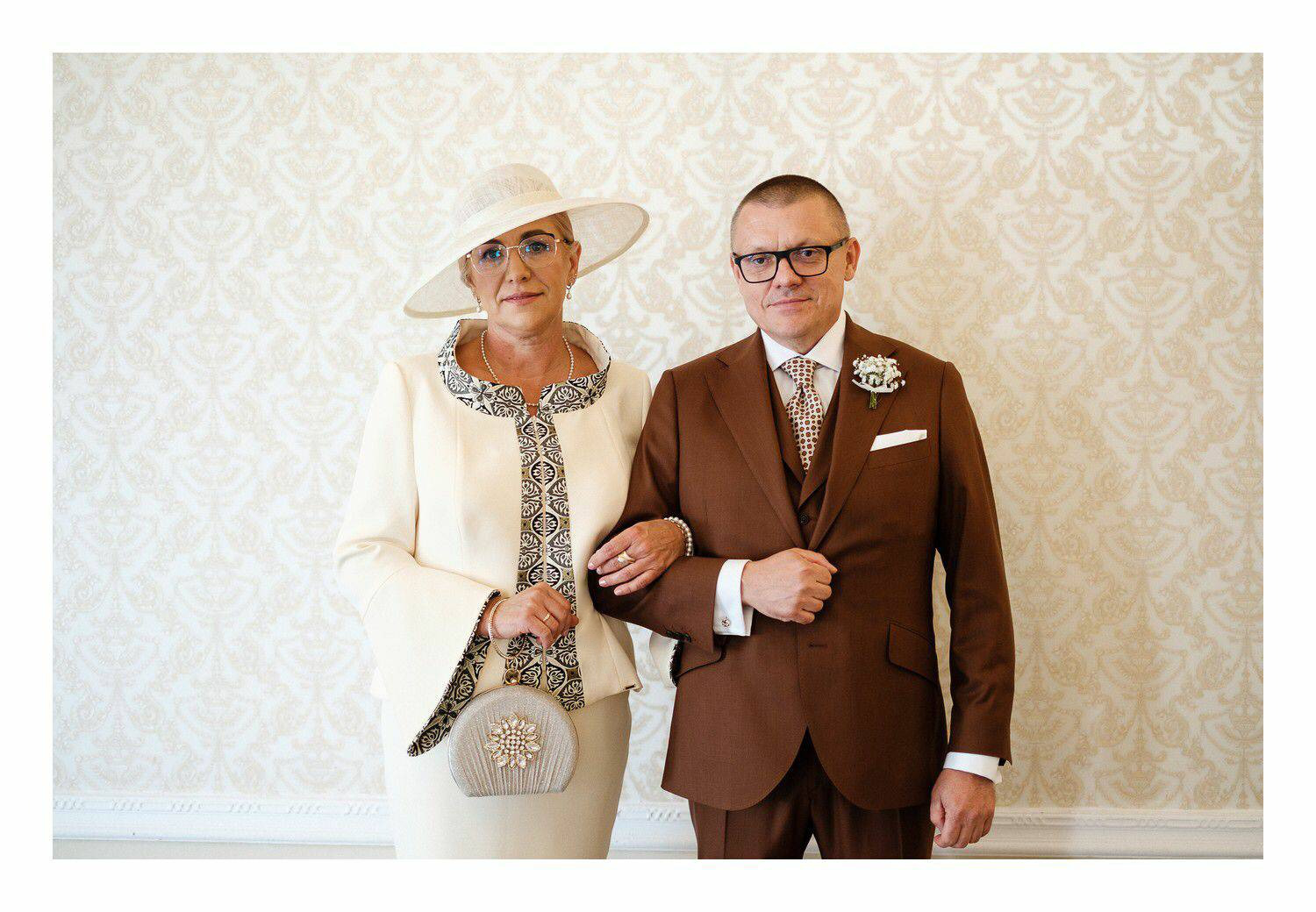 Garsonka w stylu old money dla Mamy Wesela