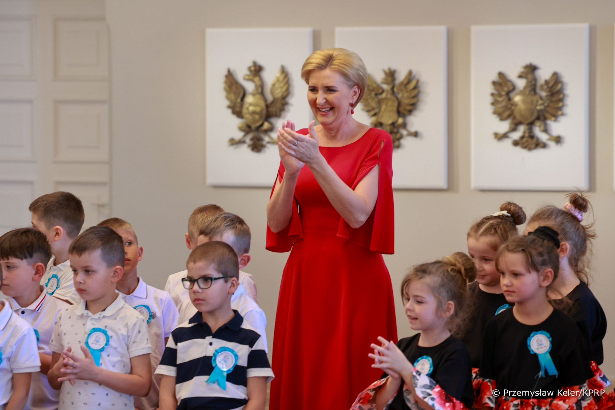 Metamorfoza Eleganckie sukienki Pierwszej Damy doskonałe na lato 2025