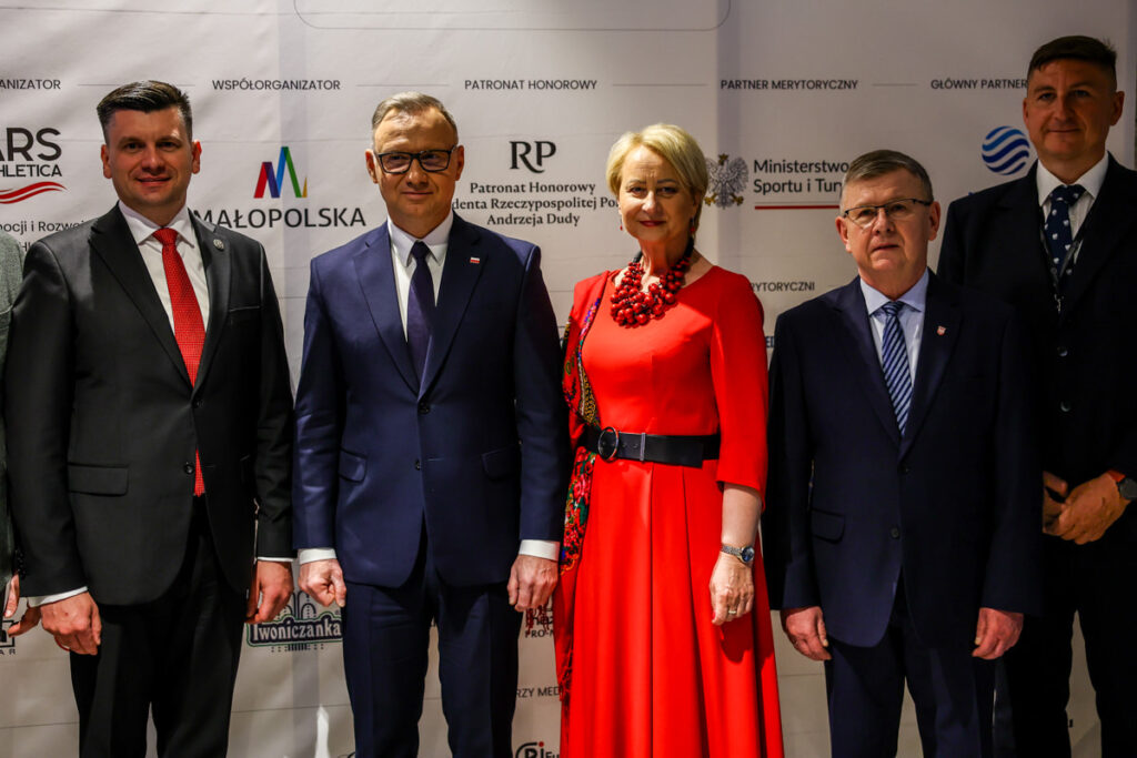 Nasza wspaniała Klientka, Pani Iwona Gibas podczas III Europejskiego Kongresu Sportu i Turystyki w towarzystwie Głowy Państwa, Prezydenta Andrzeja Dudy, Marszałka Województwa Małopolskiego - Łukasza Smółki oraz wicemarszałka Witolda Kozłowskiego.