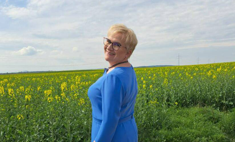 Eleganckie polskie sukienki . De Marco wizytowe kreacje szyte na miarę