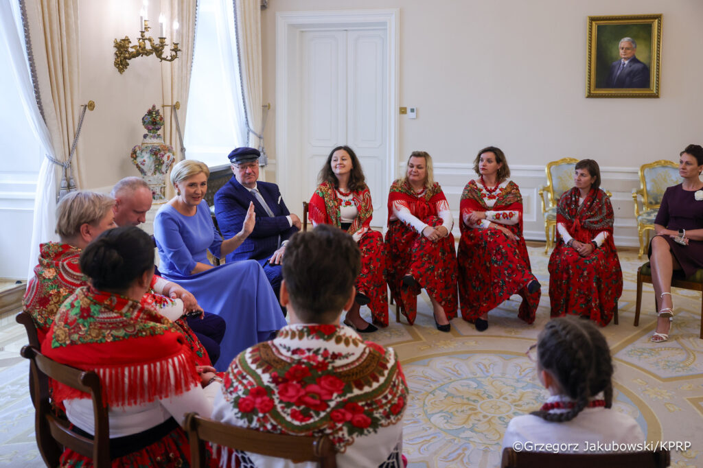Agata Kornhauser Duda w niebieskiej sukience z De Marco