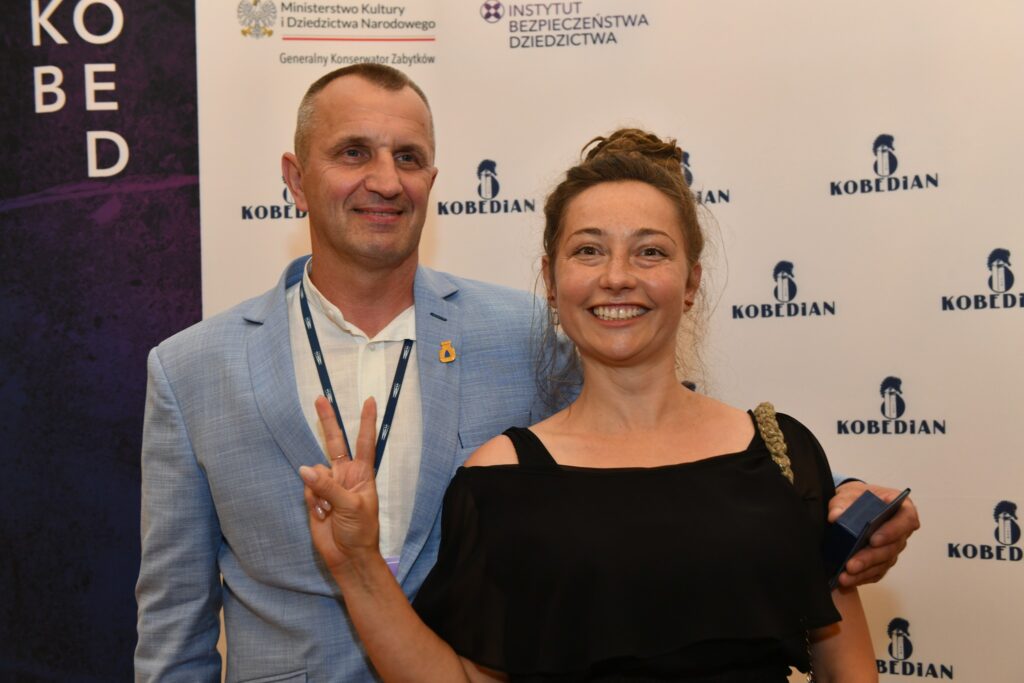 Styl, który wyraża więcej. Spodnium Edna od De Marco na gali Kobedian 2025