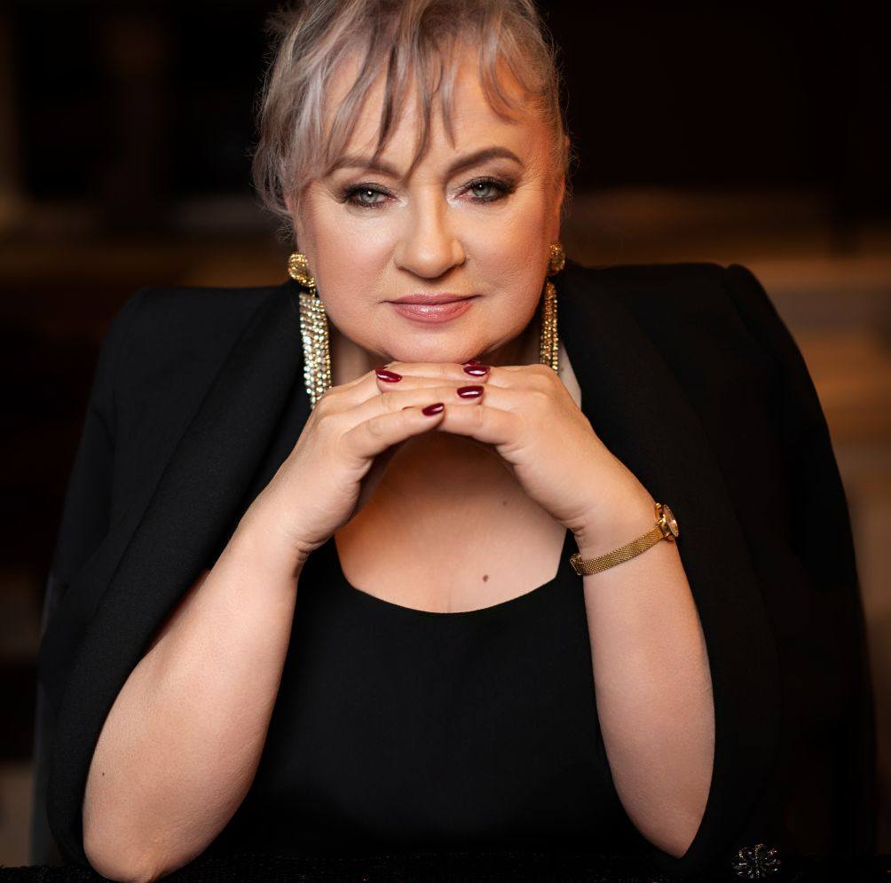 Sztuka idealnego dopasowania. Oto jak szycie na miarę wydobywa blask kobiecości