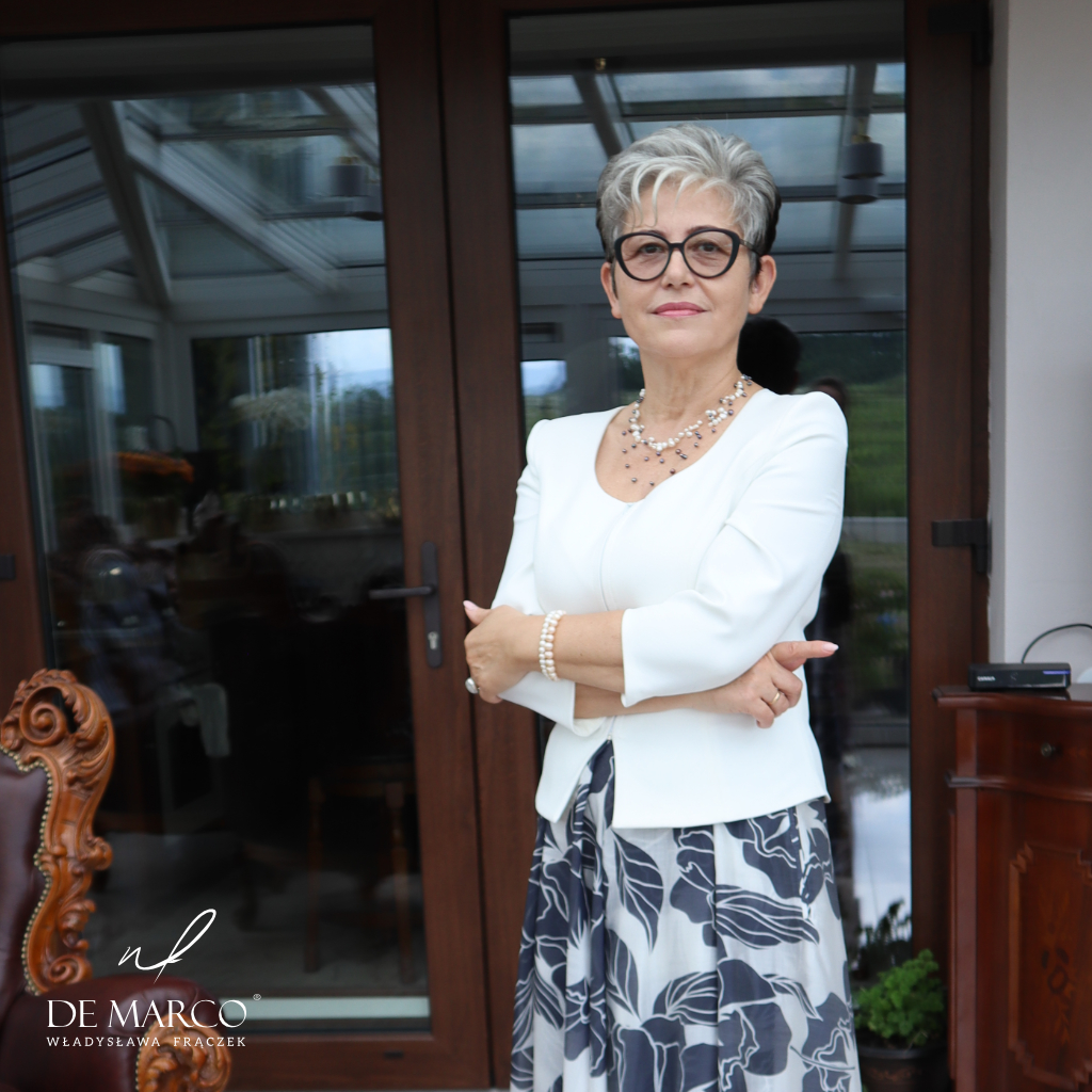 Ubierać się elegancko to obowiązek intelektualistek.