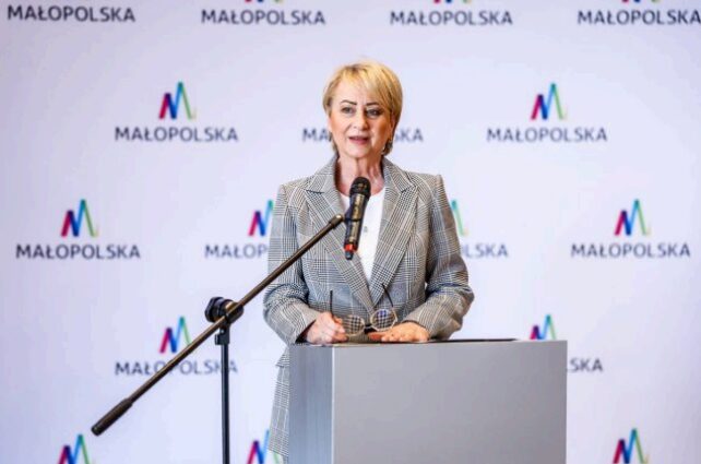 Elegancki modny garnitur damski De Marco