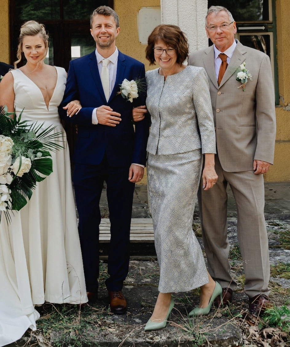 Garsonka na wesele dla mamy. Jaką kreację wybrać na ślub późnym latem i jesienią?