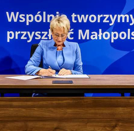 Elegancja w błękicie. Jak kreować profesjonalny wizerunek z De Marco